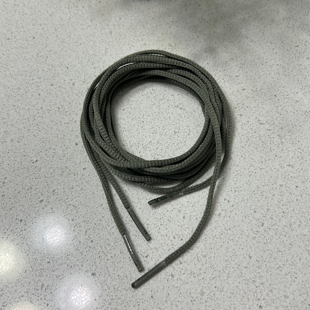 On Cloud Laces in Green